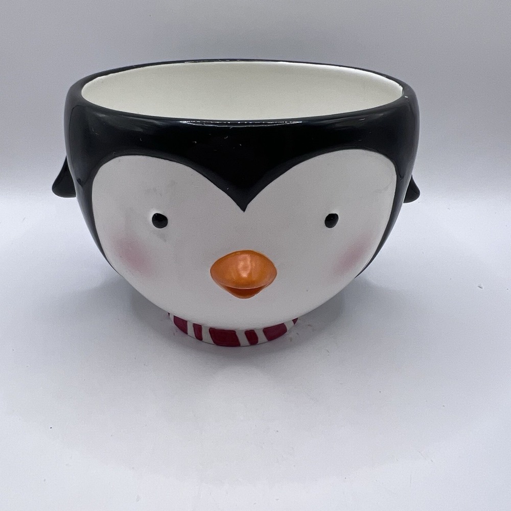2007 HALLMARK Penguin Treat Bowl, Candy Dish Christmas/Holiday Theme  NO SPOON
